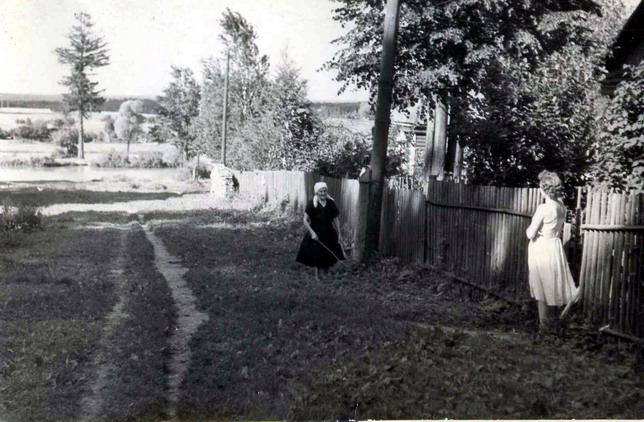 Могильцы. Бабушка и матушка. Фото начала 1960-х Е.В Коршуна